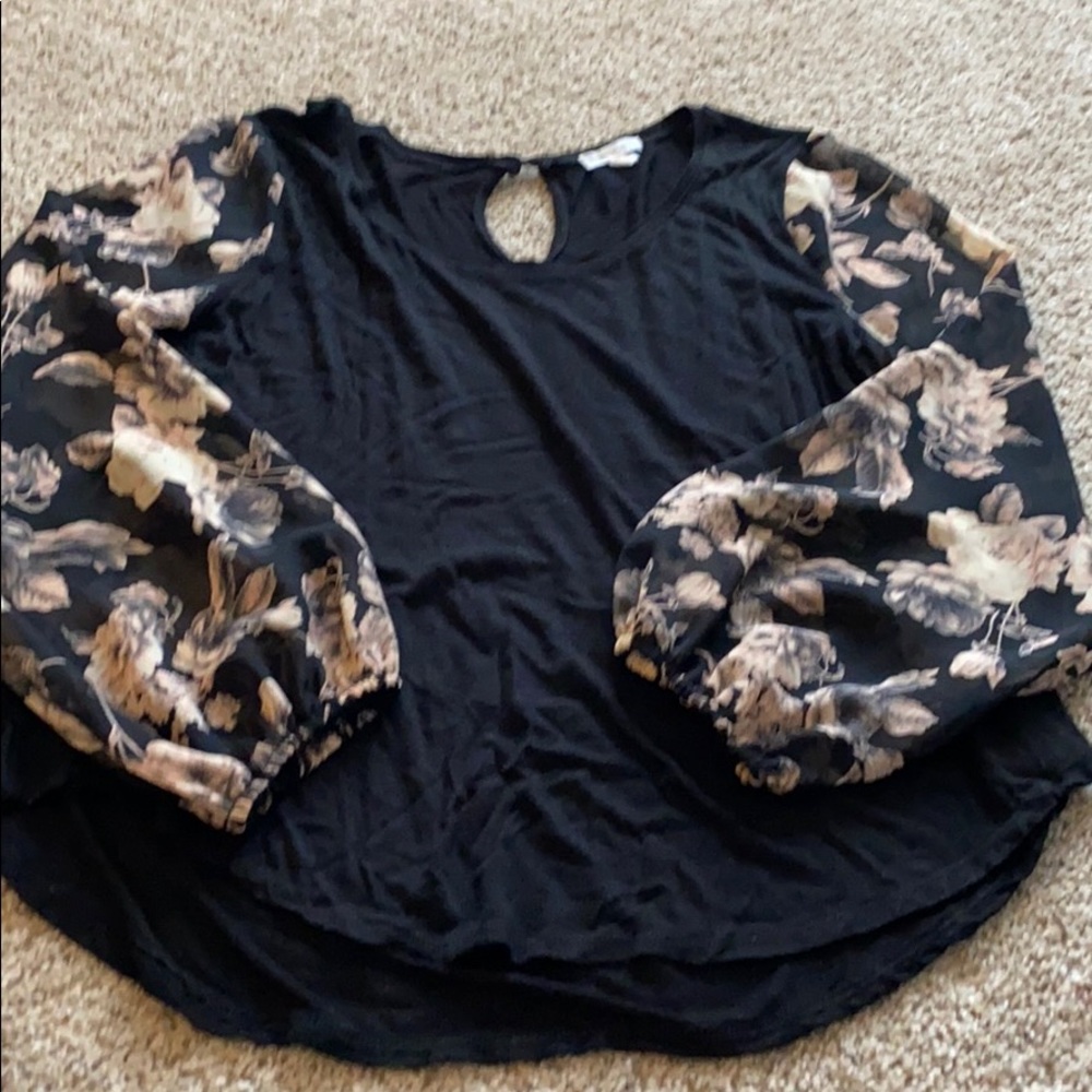 Floral balloon sleeved tee!